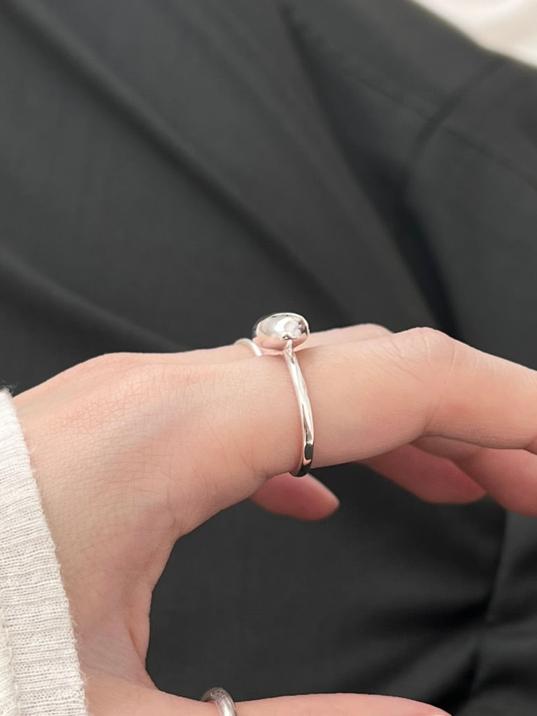 SILVER EGG SHAPE RING