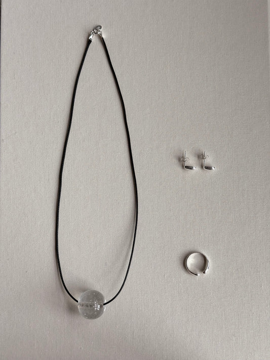 08 CLEAR GLASS NECKLACE