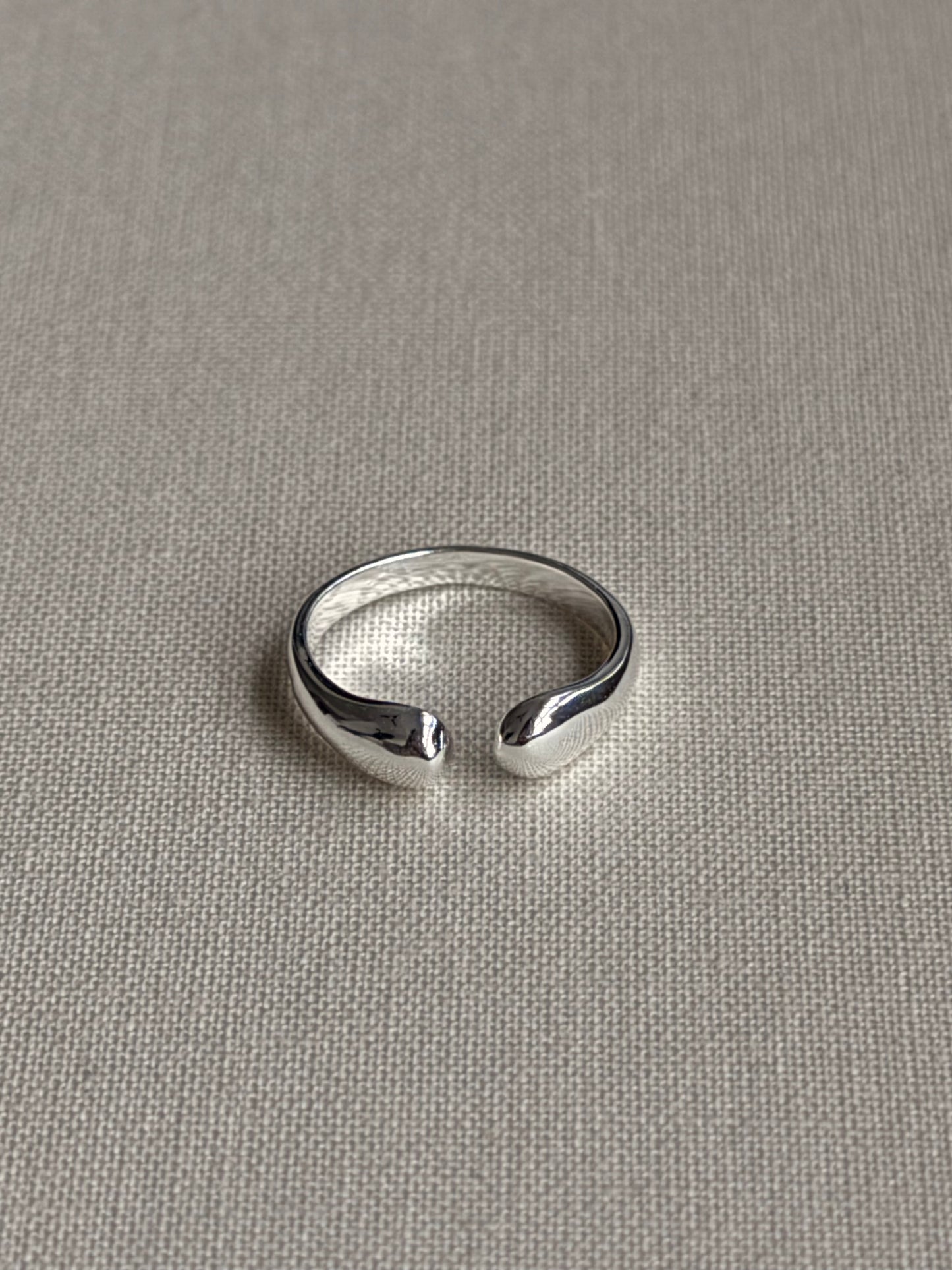 SILVER WATER DROPLET PINKY RING