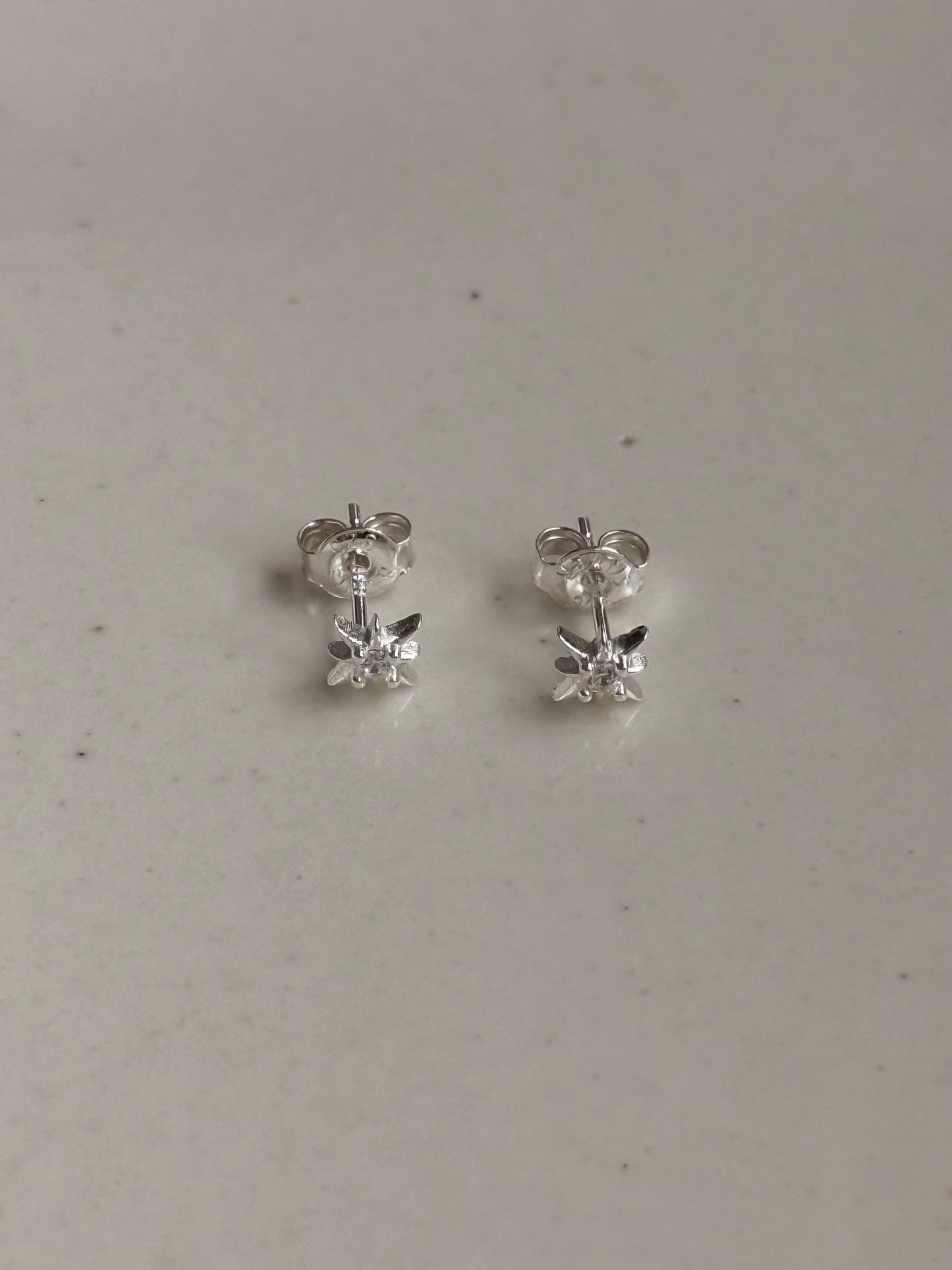 SILVER SPARKLE EARRING