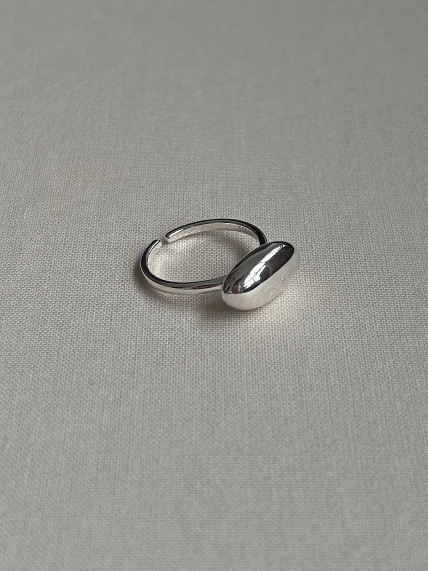 SILVER EGG SHAPE RING