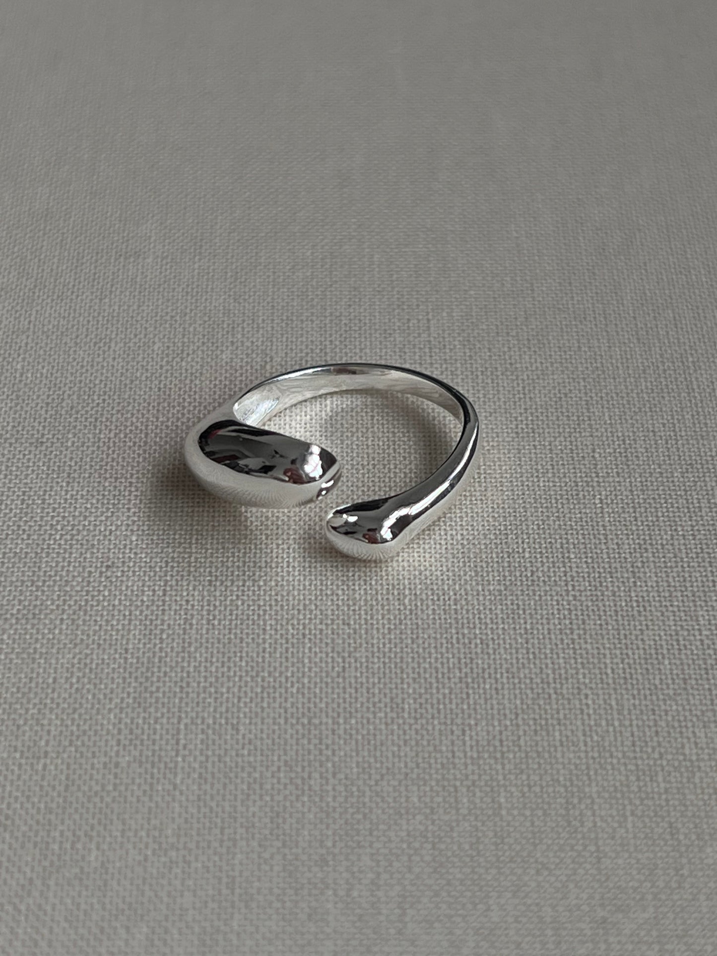 SILVER BOLD POINT RING