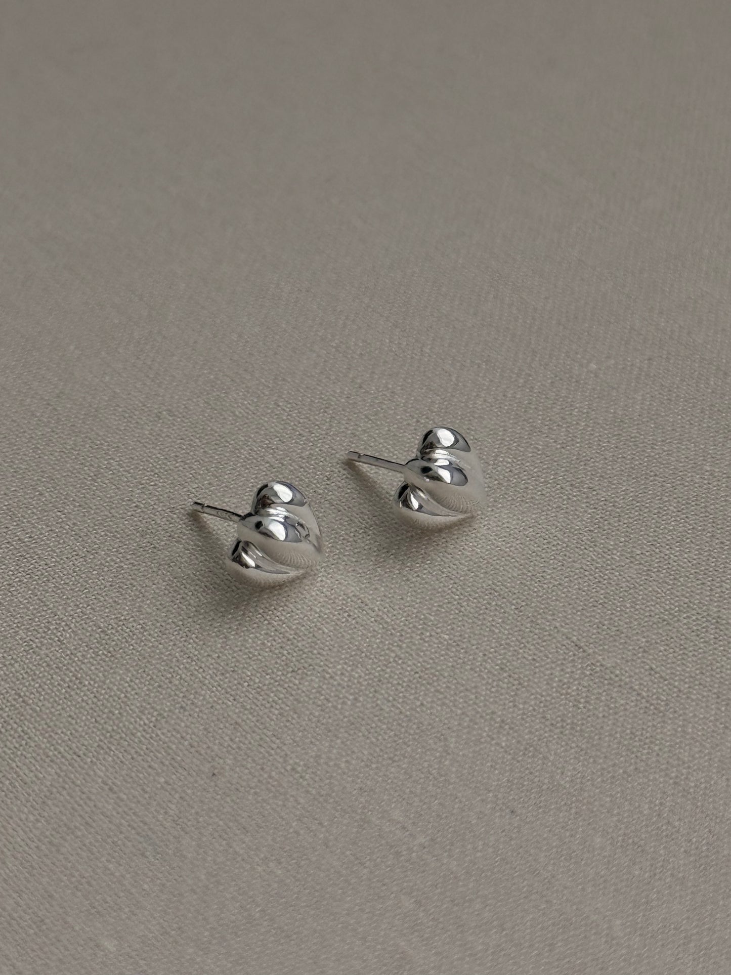 SILVER HEART STUD EARRING