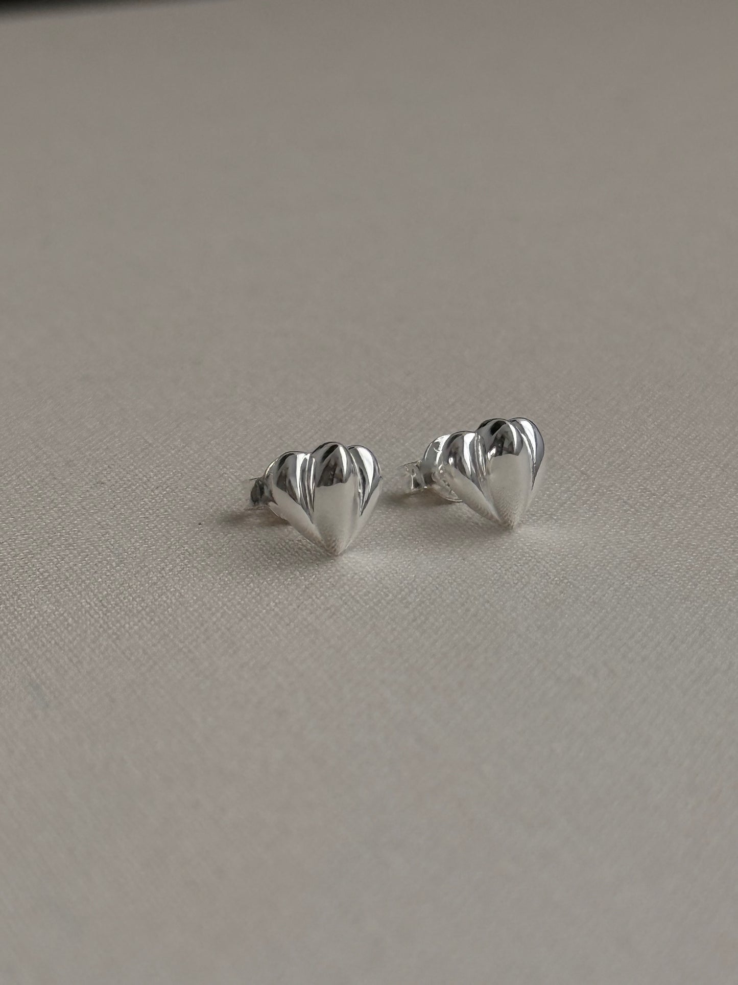 SILVER HEART STUD EARRING