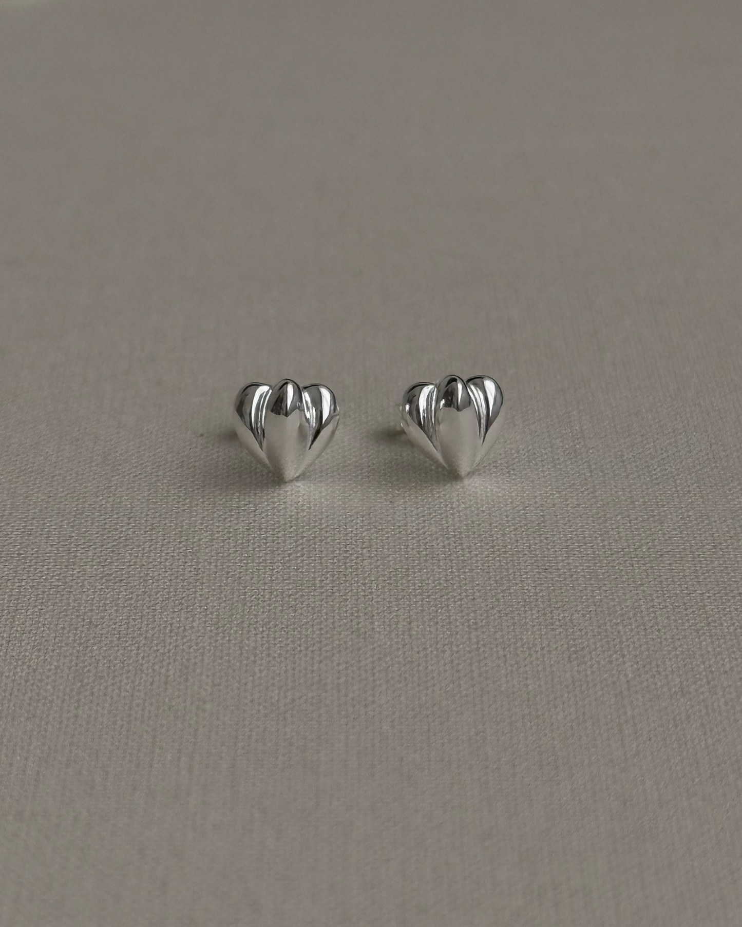 SILVER HEART STUD EARRING