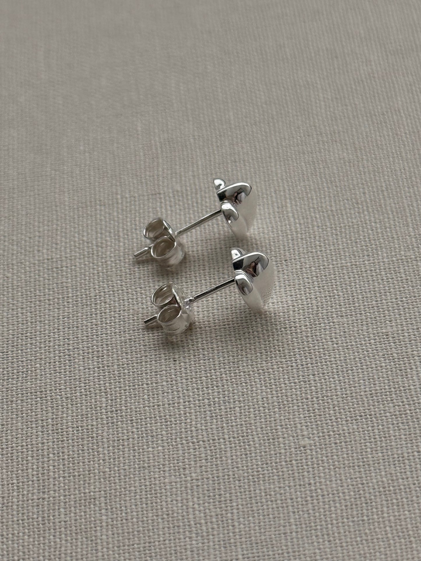 SILVER HEART STUD EARRING