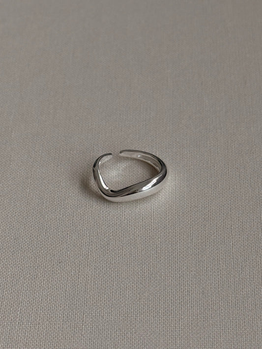 SILVER WAVY PINKY RING