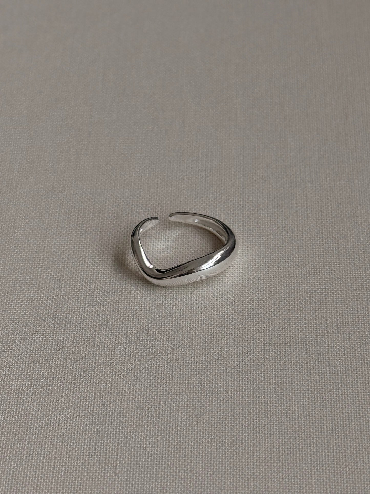 SILVER WAVY PINKY RING
