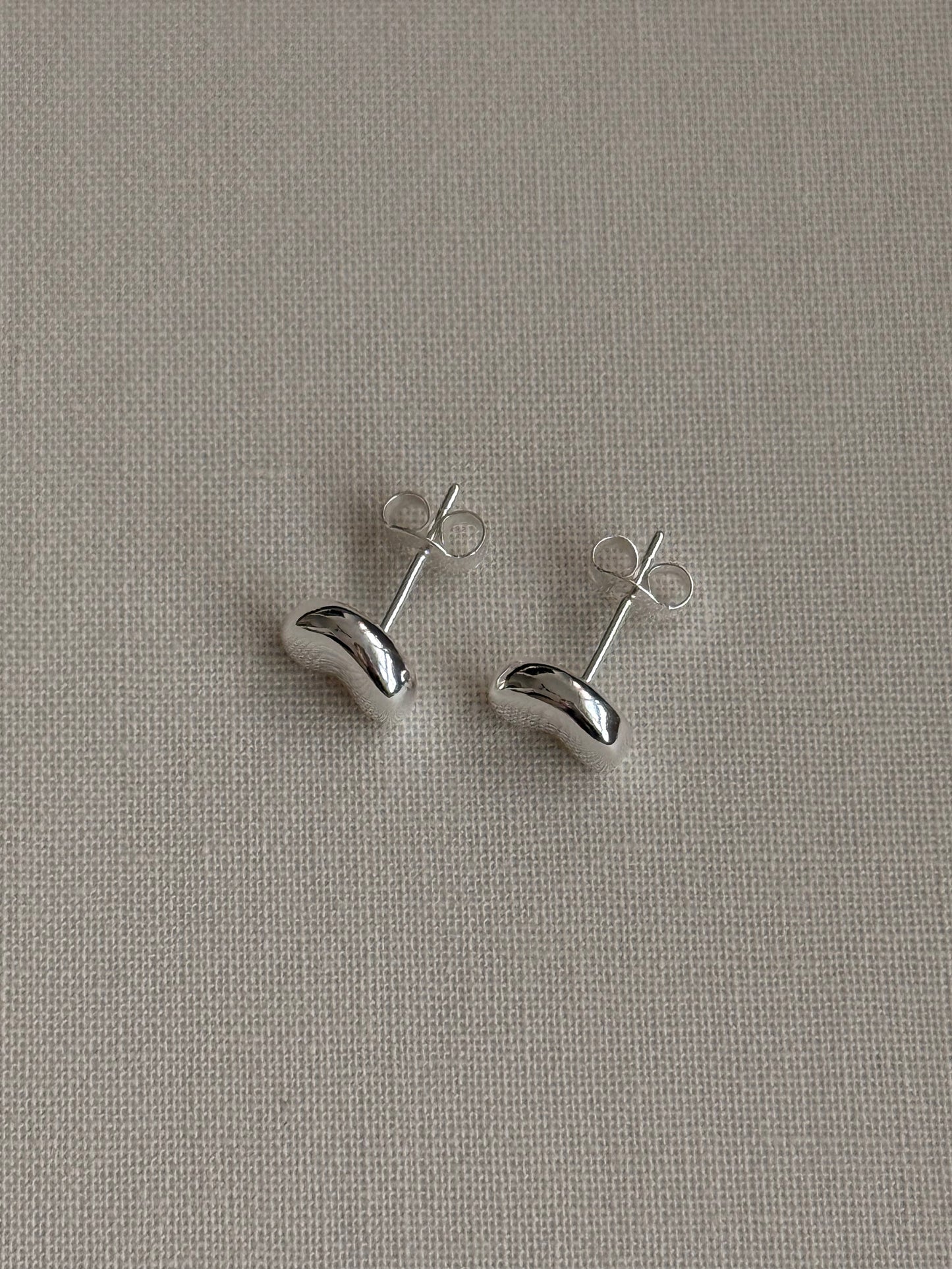 SILVER BEAN EARRING