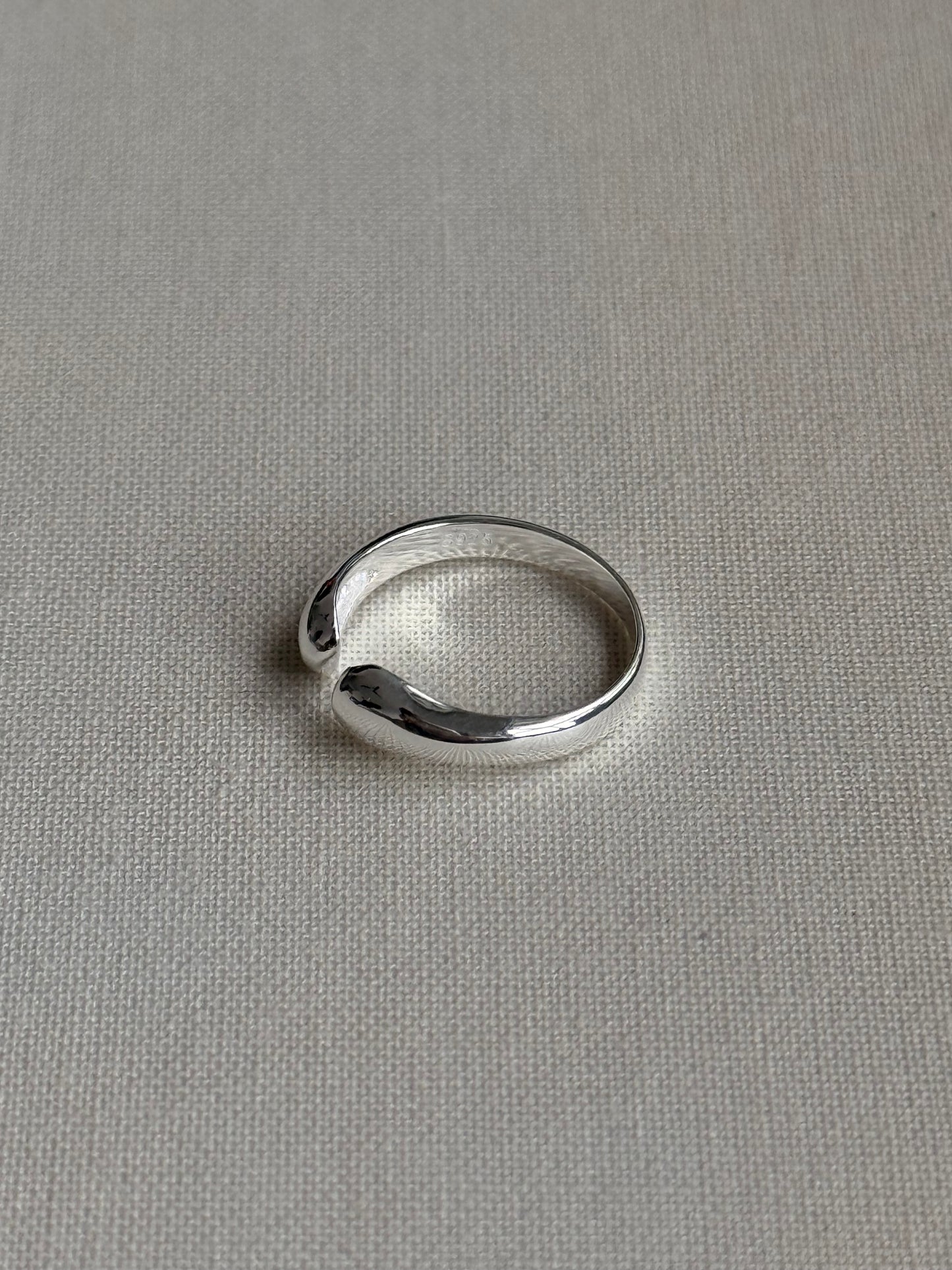 SILVER WATER DROPLET PINKY RING