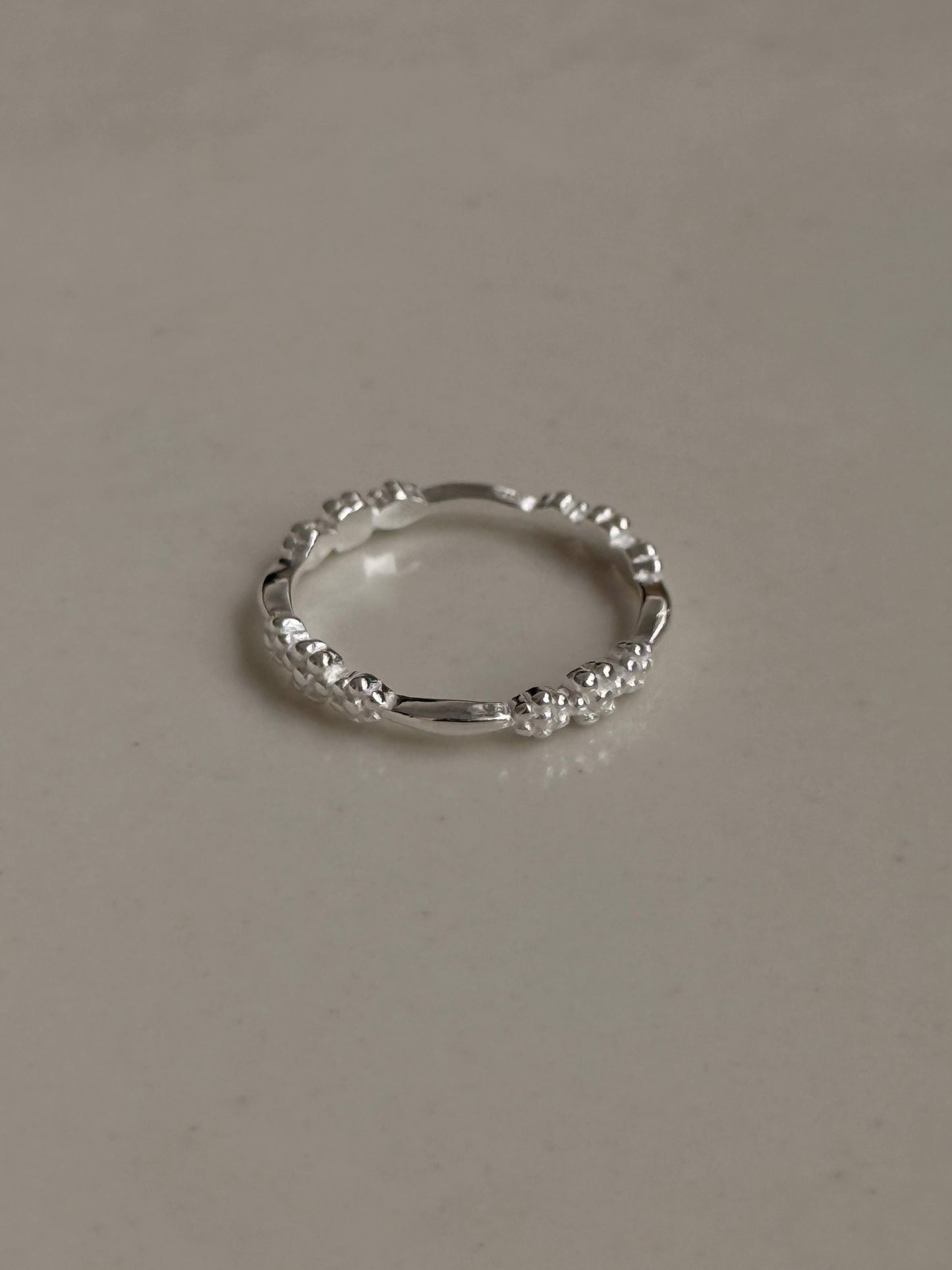 SILVER MINI FLOWER RING