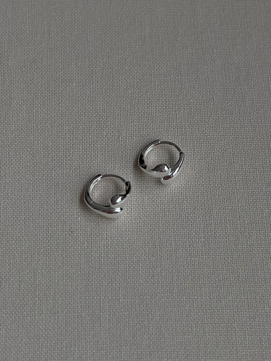 SILVER DROPLET EARRING
