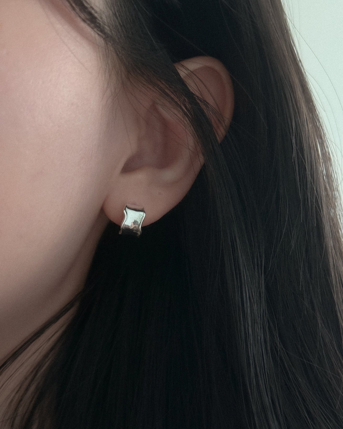 SILVER WAVY EARRING