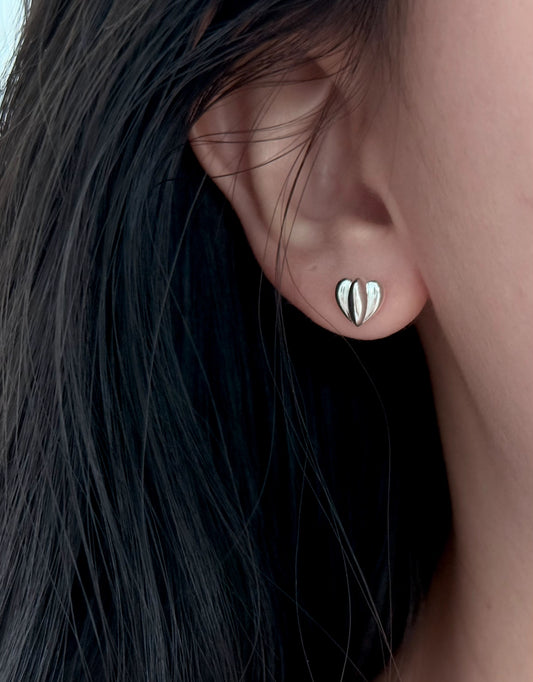 SILVER HEART STUD EARRING